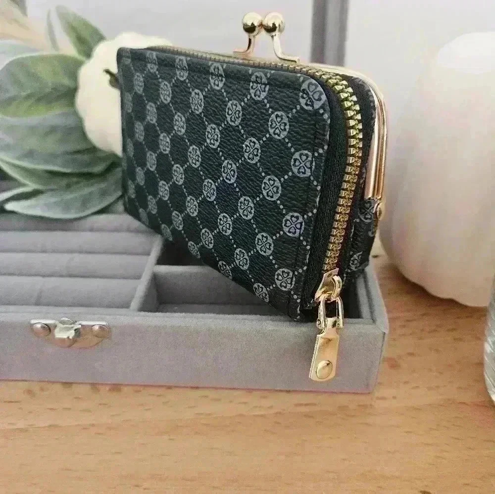 Black dual compartment wallet. Kisslock coin purse. Accordion credit card holder - Picture 2 of 4
